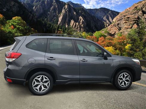 Used 2020 Subaru Forester Premium image 2