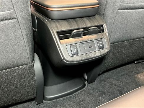 Used 2024 Nissan Ariya AWD image 11