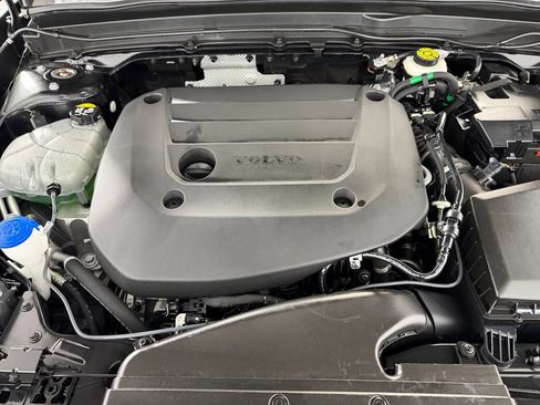 Used 2025 Volvo XC40 B5 Core image 35