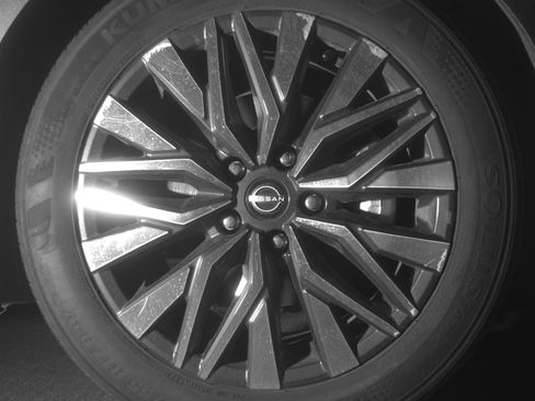 Used 2025 Nissan Altima 2.5 SV FWD image 13