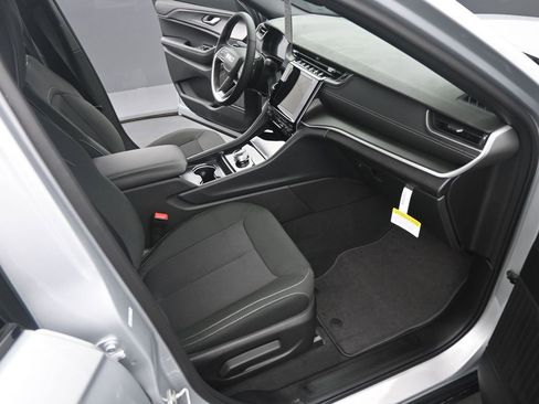 New 2025 Jeep Grand Cherokee L Laredo w/ Luxury Tech Group I image 19