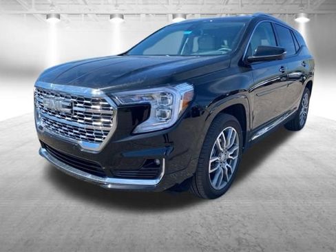 Used 2024 GMC Terrain Denali w/ Denali Premium Package AWD/4WD image 13