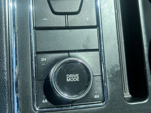 Used 2024 Ford Expedition Max XLT AWD/4WD image 4