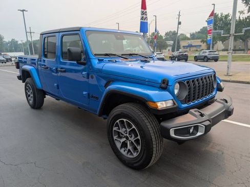 Used 2024 Jeep Gladiator Sport w/ Dual Top Group AWD/4WD image 7