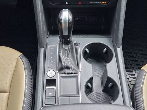 Certified 2021 Volkswagen Atlas Cross Sport SE image 21