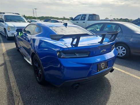 Used 2018 Chevrolet Camaro LT RWD image 9