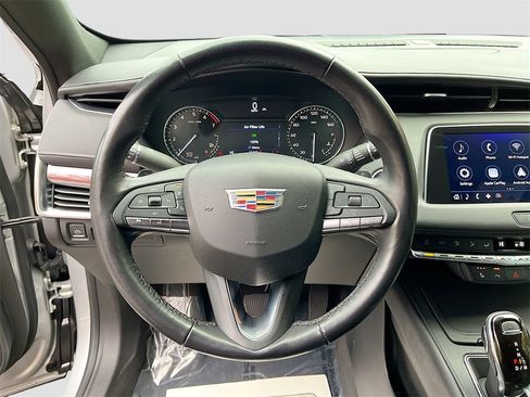 Certified 2021 Cadillac XT4 Luxury w/ Cold Weather Package image 10