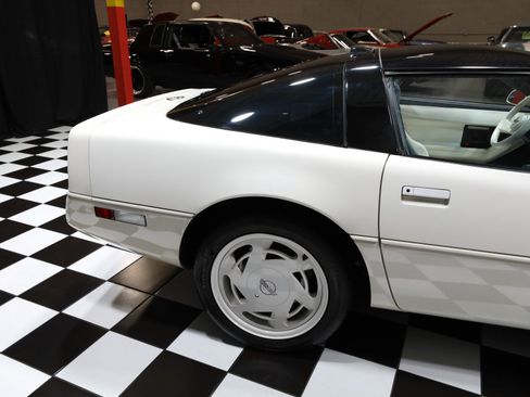 Used 1988 Chevrolet Corvette Coupe image 19