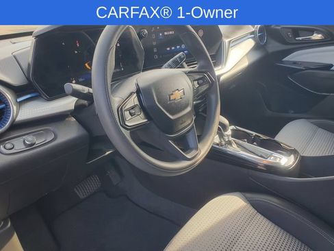 Used 2025 Chevrolet Trax LT FWD image 11
