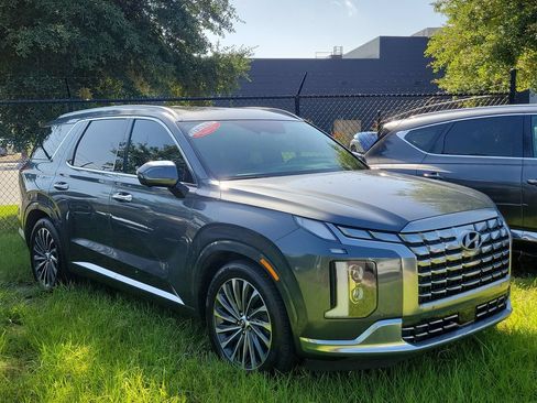 Used 2023 Hyundai Palisade Calligraphy FWD image 1