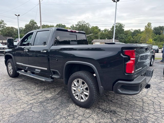 Used 2026 Chevrolet Silverado 2500 High Country w/ High Country Premium Package AWD/4WD image 4