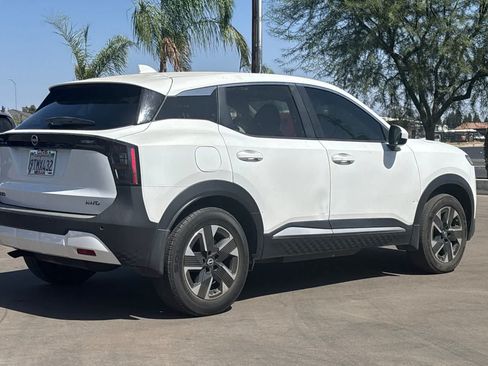 Used 2025 Nissan Kicks SV AWD/4WD image 3