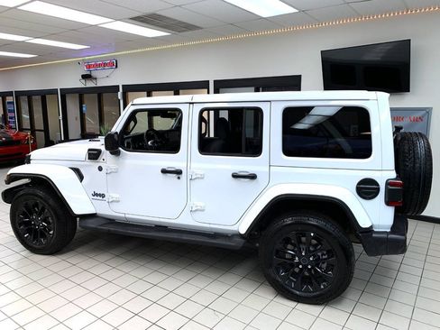 Used 2025 Jeep Wrangler Unlimited Sahara w/ Safety Group AWD/4WD image 6