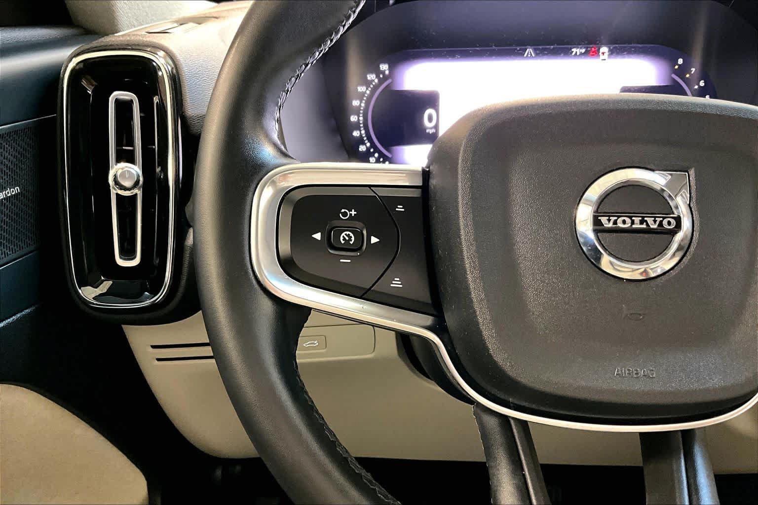 Certified 2024 Volvo XC40 B5 Plus w/ Climate Package AWD/4WD image 23