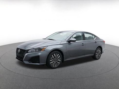 Used 2026 Nissan Altima 2.5 SV FWD image 3