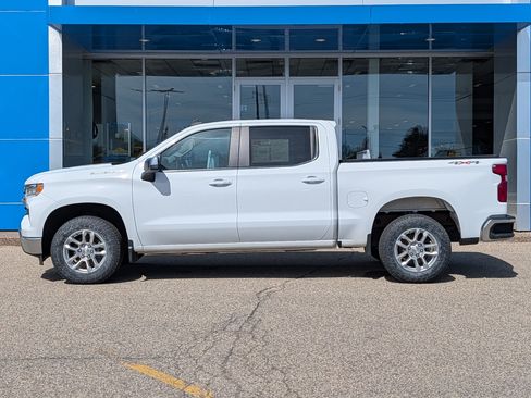 Used 2022 Chevrolet Silverado 1500 LT AWD/4WD image 5