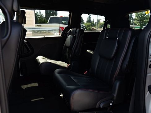 Used 2017 Dodge Grand Caravan GT FWD image 19