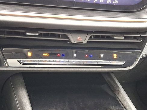 Used 2024 Buick Envision Avenir image 18