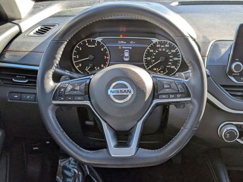 Used 2021 Nissan Altima 2.5 SR w/ SR Premium Package image 17