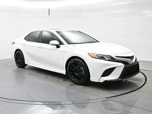 Used 2018 Toyota Camry SE w/ Moonroof Package image 1