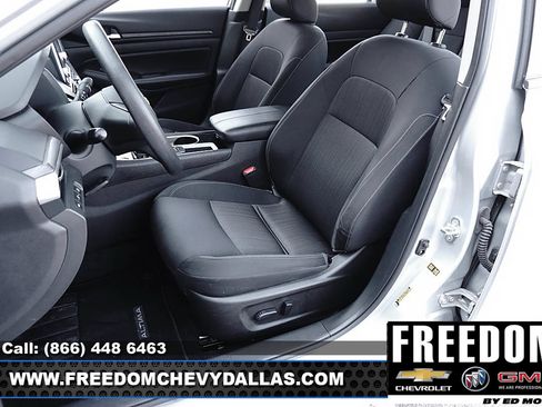 Used 2024 Nissan Altima 2.5 SV FWD image 9