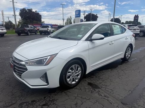Used 2020 Hyundai Elantra SE w/ Cargo Package (C1) FWD image 3