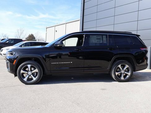 New 2026 Jeep Grand Cherokee L Limited w/ Trailer Tow Package AWD/4WD image 2