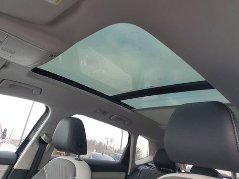 New 2026 Volkswagen Taos SE image 12