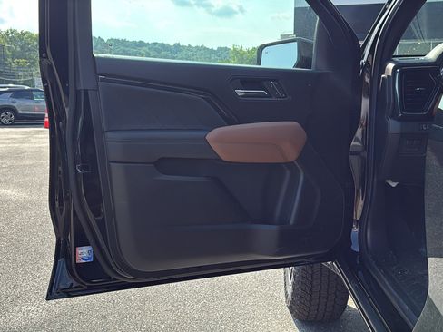 New 2026 GMC Canyon AT4 w/ AT4 Premium Package AWD/4WD image 7