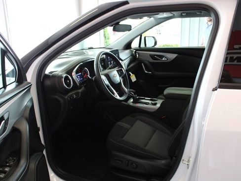 Used 2025 Chevrolet Blazer LT FWD image 34