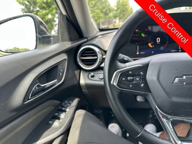 Used 2025 Chevrolet Trax ACTIV FWD image 39
