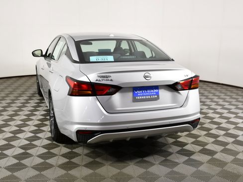 Used 2024 Nissan Altima 2.5 SV FWD image 7