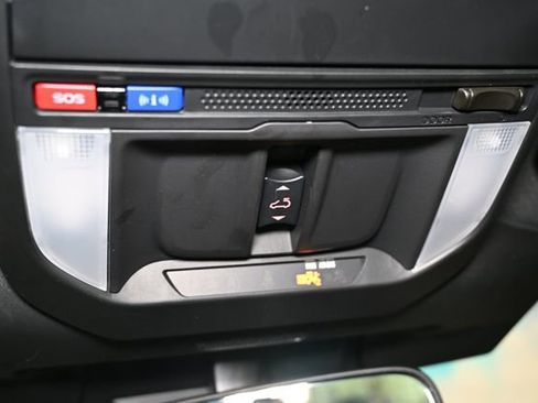 Used 2025 Subaru Forester Premium AWD/4WD image 45