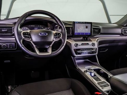 Used 2024 Ford Explorer XLT RWD image 11