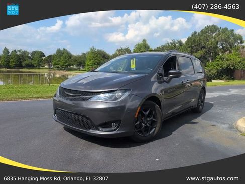 Used 2018 Chrysler Pacifica Touring-L w/ Premium Audio Group FWD image 1