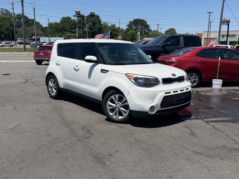 Used 2016 Kia Soul ! FWD image 9