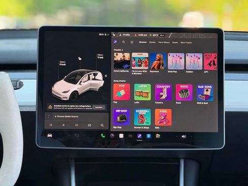 Used 2021 Tesla Model Y Long Range image 46