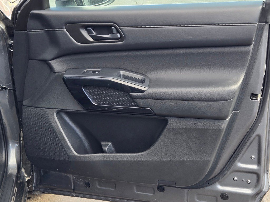 Used 2025 Nissan Pathfinder SV AWD/4WD image 6