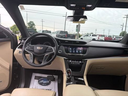 Used 2017 Cadillac XT5 Luxury w/ Driver Awareness Package AWD/4WD image 33