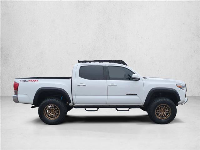 Used 2017 Toyota Tacoma TRD Off-Road w/ Tow Package (A/T) AWD/4WD image 4