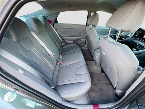 New 2025 Hyundai Elantra SEL image 25