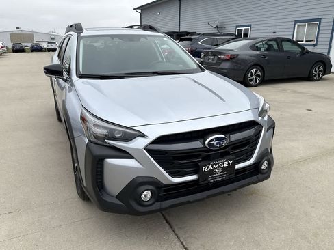 Used 2025 Subaru Outback Premium w/ Popular Package #1A image 8