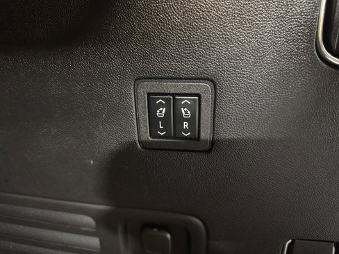 Used 2023 Chevrolet Traverse High Country image 22