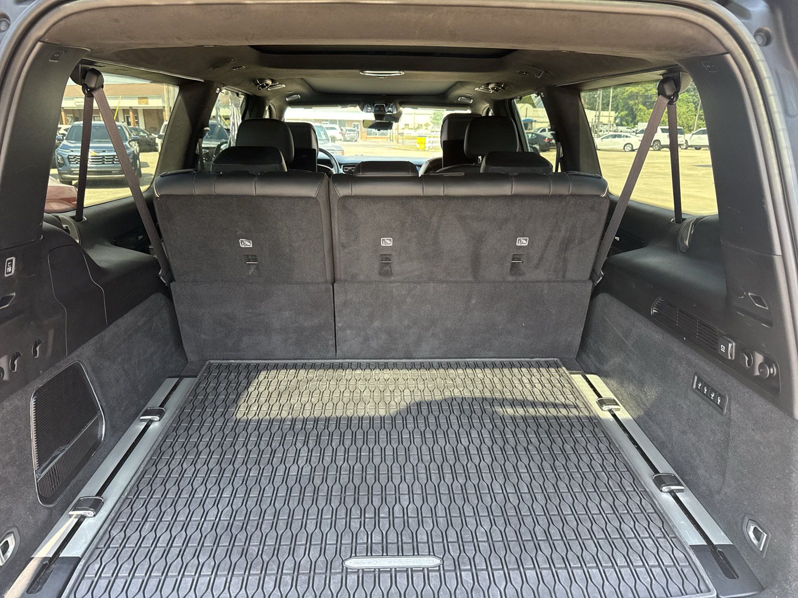 Used 2024 Jeep Grand Wagoneer L Series III w/ Rear Seat Video Group 1 AWD/4WD image 9