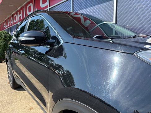 Used 2019 Kia Sportage EX w/ EX Premium Package image 3