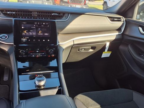 New 2025 Jeep Grand Cherokee L Altitude image 24