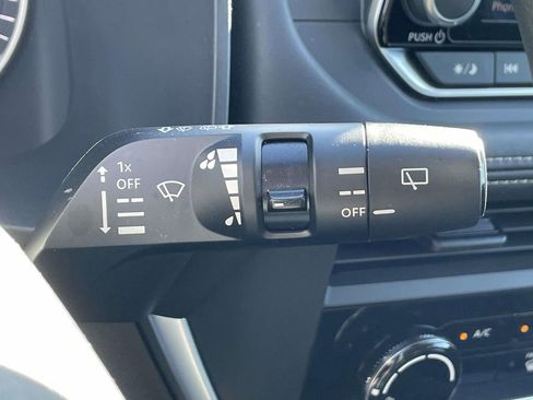 Used 2025 Nissan Rogue S image 21