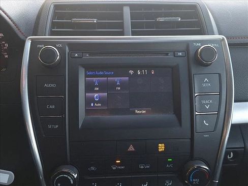 Used 2016 Toyota Camry SE image 12