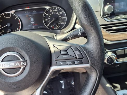 Used 2025 Nissan Altima 2.5 SV FWD image 20