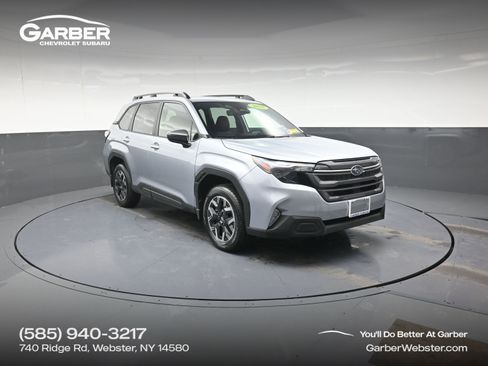 Used 2025 Subaru Forester Premium image 1